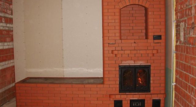 Кирпичная печь в доме