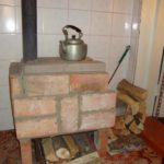 Буржуйка, обложенная кирпичом